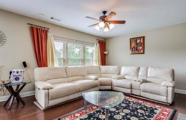 1810 Kingsbridge Court Gallery 4
