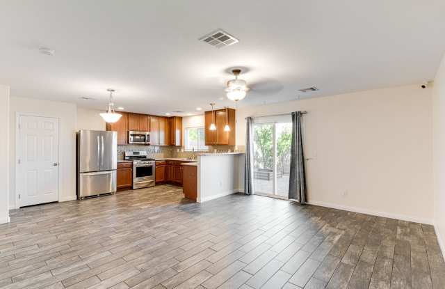 **MOVE IN SPECIAL! $500 OFF FIRST MONTH IF MOVED IN BY FEB 1ST!** photos photos