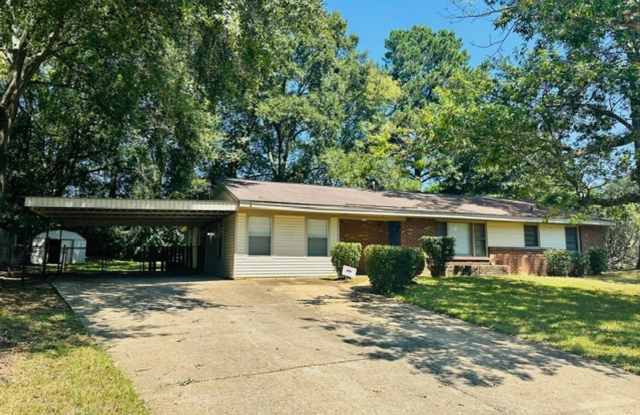 ** 5 Bed 2 Bath located in County Downs** Call 334-366-9198 to schedule a self showing photos photos