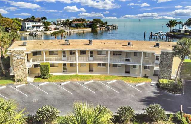 1361 SNELL ISLE BOULEVARD NE - 1361 Snell Isle Boulevard Northeast, St. Petersburg, FL 33704