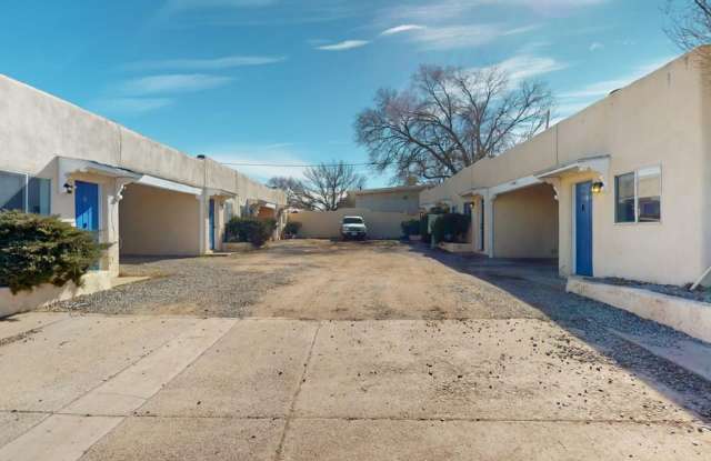 Centrally located studio apartment. Utilities included. photos photos