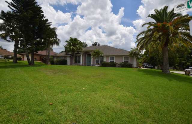 Charming 4 bedroom, 2 Baths Single Family Home for rent located at 10649 Versailles Blvd, Clermont, FL 34711 photos photos