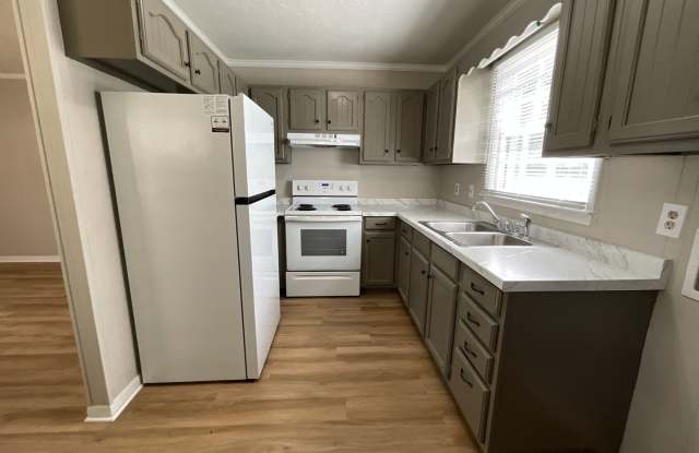 Only $995/mo! Completely Remodeled! Two bedroom, One Bathroom home in Northeastern GSO! Gallery 4