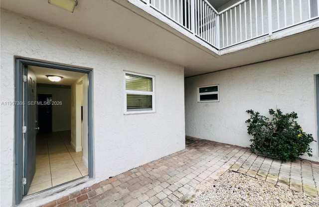 2040 NW 89th Ave photos photos