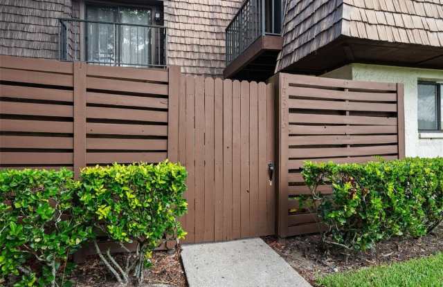 15319 W POND WOODS Drive Gallery 4