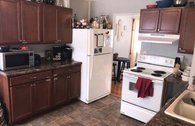 West Side Iowa City Home | Large Yard + In-Unit Laundry Gallery 3