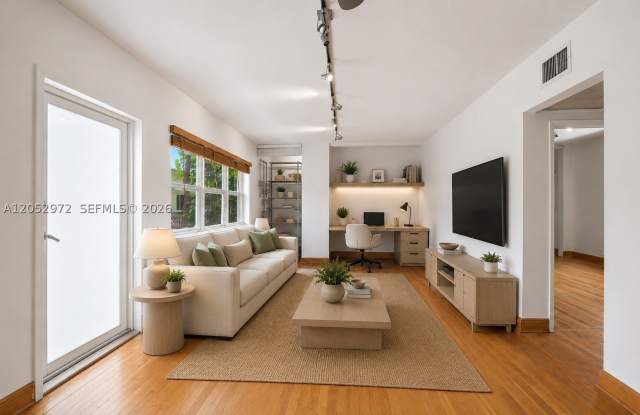 1100 Venetian Way Gallery 1