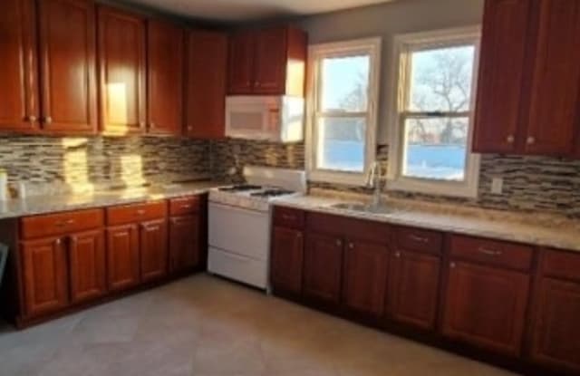 488 S 12th St - 488 North 12th Street, Newark, NJ 07107