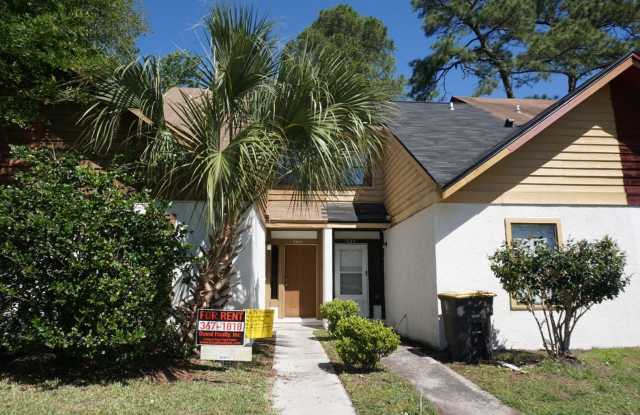 3/2 townhome in Melissa Estates - 7651 Melissa Court North, Jacksonville, FL 32210