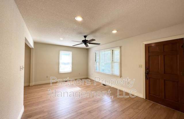 1140 West Hendrix Street Gallery 3