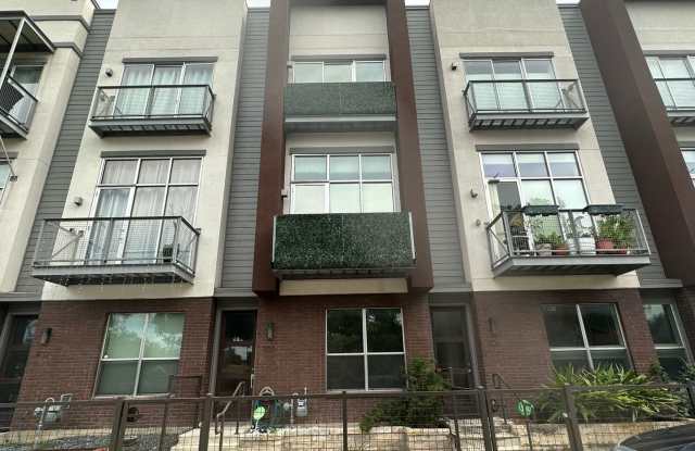 Townhome in Downtown San Antonio, next to The Pearl and the Newell St. Riverwalk Entrance photos photos