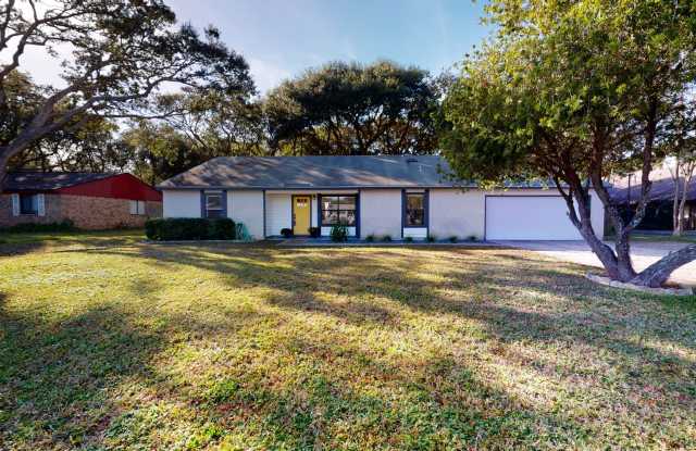 Beautifully renovated home just minutes from the beach off Penman Rd! Gallery 4