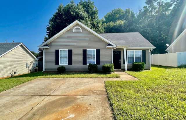 This lovely three bedroom two bath home in Charlotte, NC Gallery 1