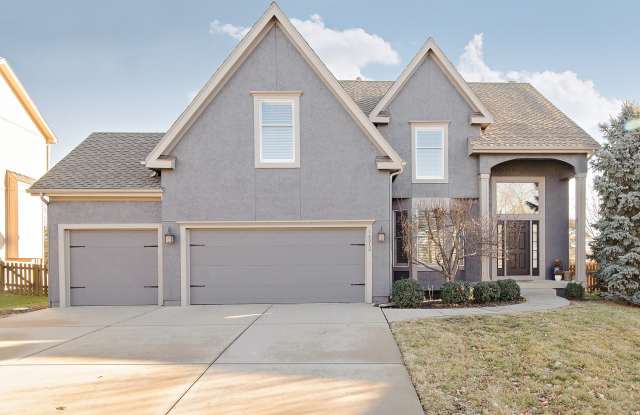 Gorgeous 4 Bedroom home in Blue Valley Schools photos photos