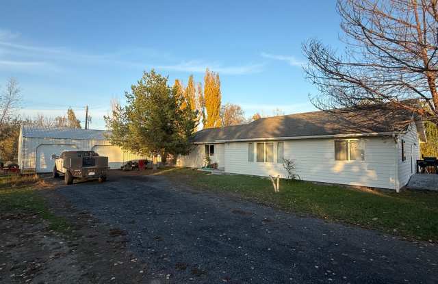 In The Country But Near Town!! photos photos