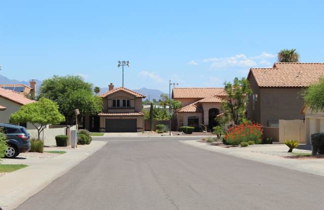 2928 E LUDLOW Drive Gallery 2