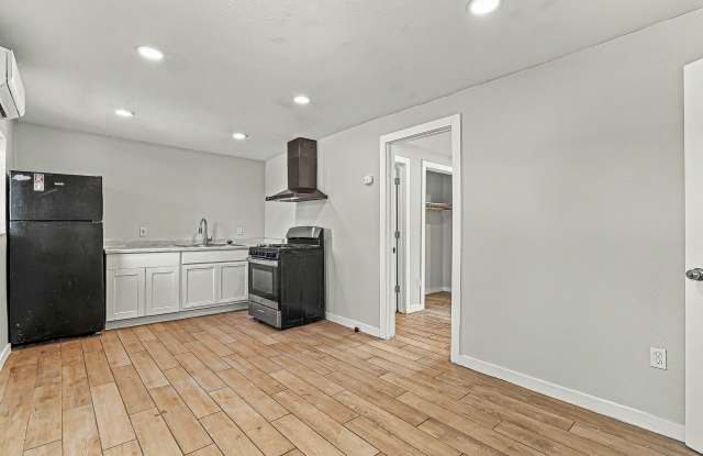 589 Myra Street - 2 Gallery 4