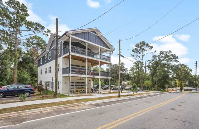 1720 Airport Drive photos photos