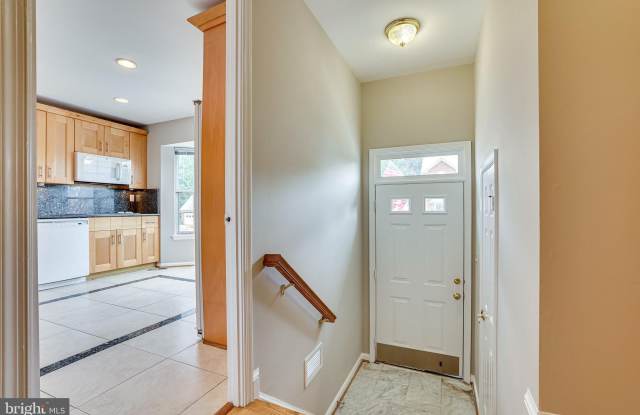 21105 TWINRIDGE SQUARE Gallery 4