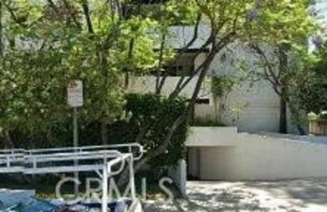 4950 Louise Avenue - 4950 Louise Avenue, Los Angeles, CA 91316