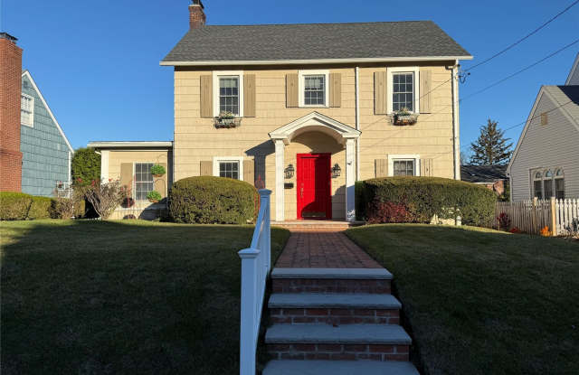 71 Hillcrest Avenue - 71 Hillcrest Avenue, Manhasset, NY 11030