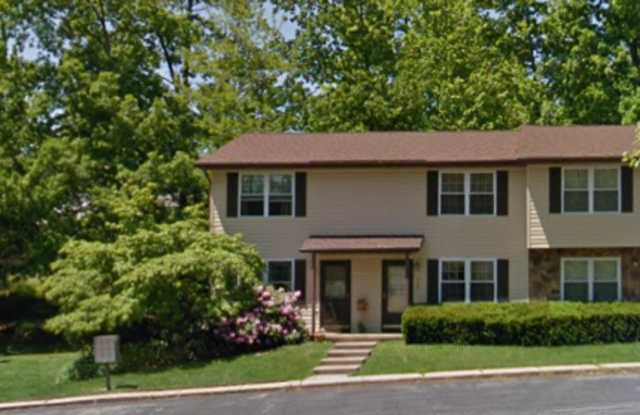 Pet-friendly 2-bedroom Townhome photos photos