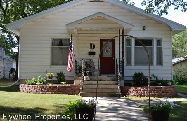 620 Blunt Street - 620 Blunt Street, Clay Center, KS 67432