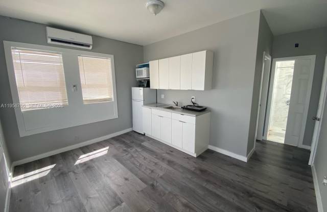 2126 NW Flagler Ter photos photos