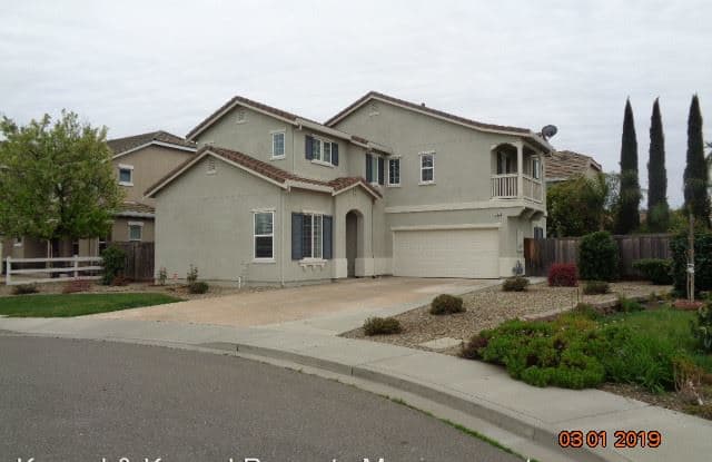 530 PINE TREE COURT - 530 Pine Tree Court, Vacaville, CA 95688