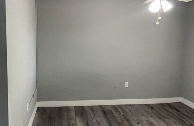 708 SW 67th Ter photos photos