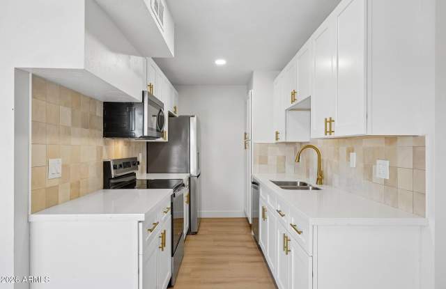 5919 W Golden Lane Gallery 4