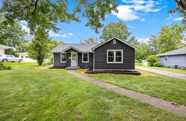 4 Bedroom Remodeled with 2 Stall Detached Garage photos photos 4 Bedroom Remodeled with 2 Stall Detached Garage photos photos