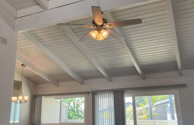 Great 3 Bedroom, 3 Bathroom Condo/Townhome Gallery 4