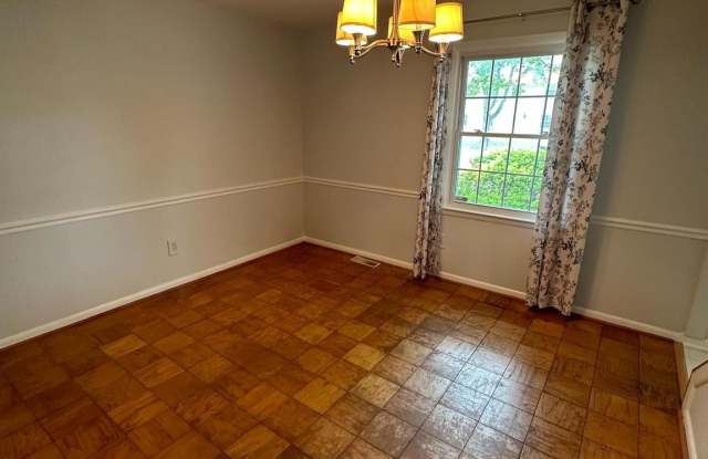 13524 ELLENDALE Drive Gallery 3