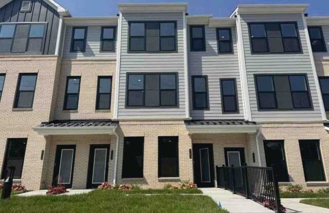 1104 Greenwich Dr photos photos