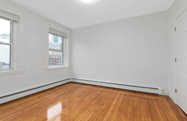 Nicely renovated 3 bed unit with in-unit laundry. photos photos