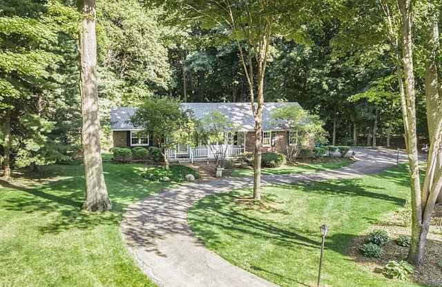 Beautiful 3BD/2.5BA Ranch in Park-like Setting photos photos