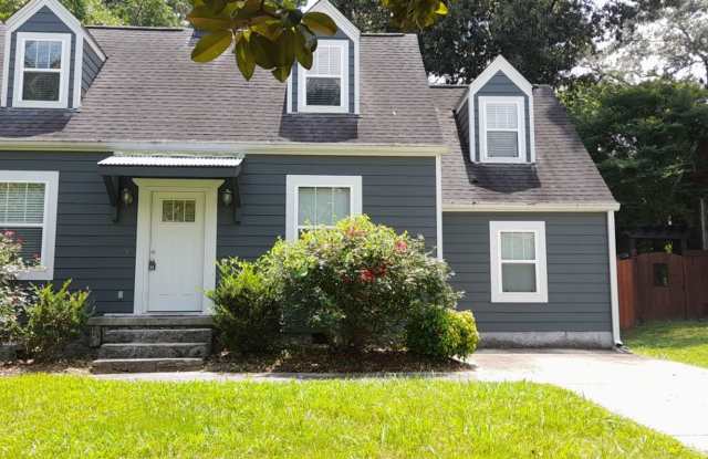 2 Bedroom 2 Bath home with fenced in backyard photos photos