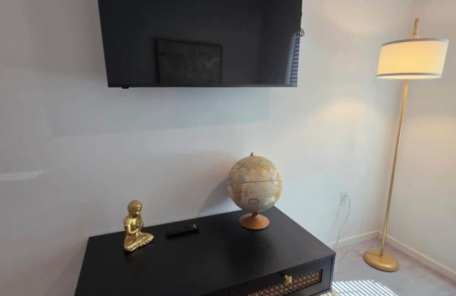 10403 Baird Avenue Gallery 2
