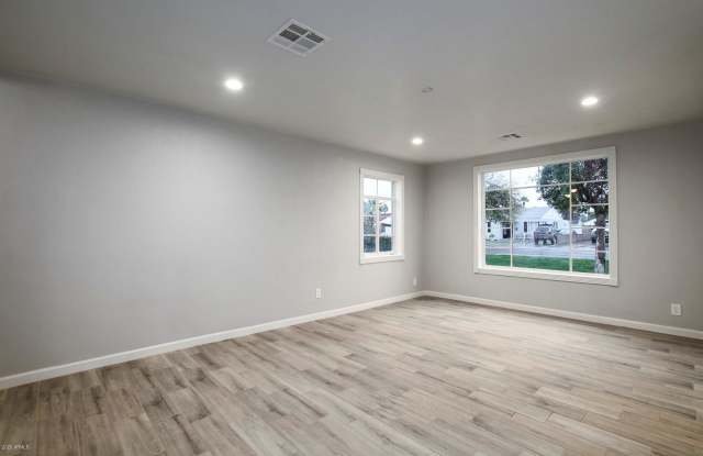2006 N 17TH Avenue Gallery 4