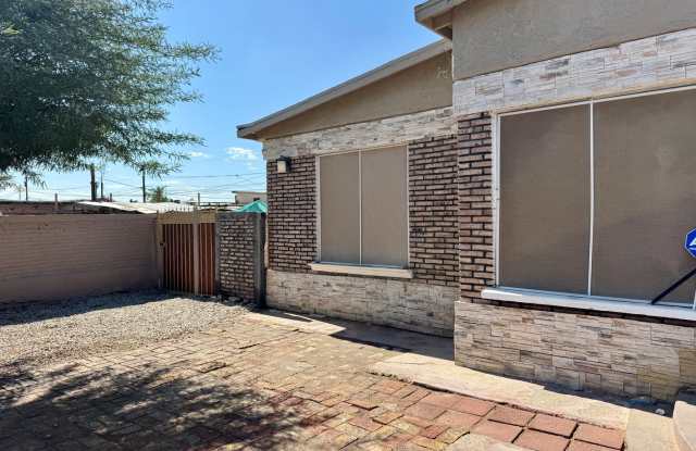 Centrally Located 1 Bedroom Studio Style Rental - Apartamento de una recamara con biles. - 746 Cesar Chavez Street, San Luis, AZ 85336