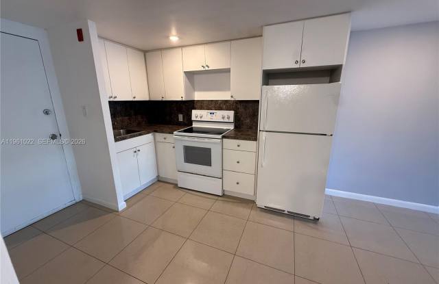 750 NE 195th St photos photos