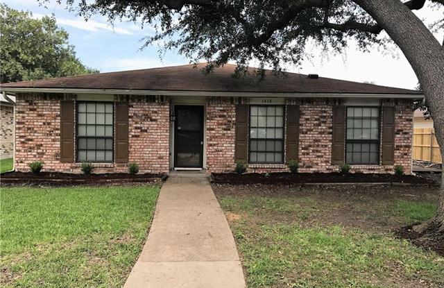 1418 Meandering Way - 1418 Meandering Way, Garland, TX 75040