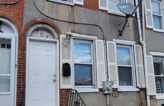 2 bedroom, 2 full bathrooms in Wilmington - 707 East 10th Street, Wilmington, DE 19801