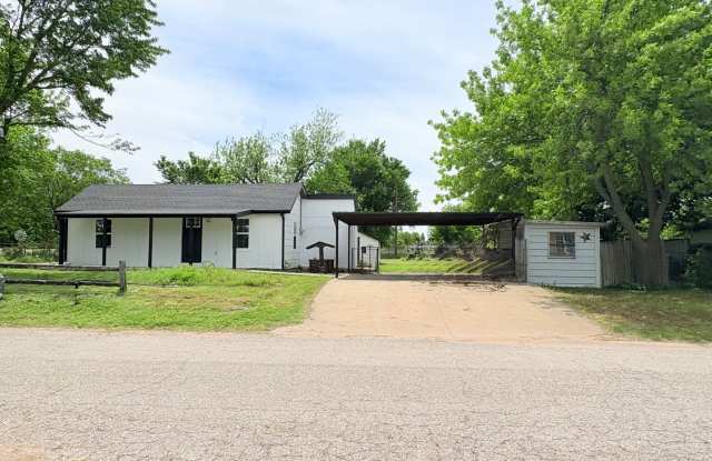 404 W. Pine St. - 404 West Pine Street, Tuttle, OK 73089