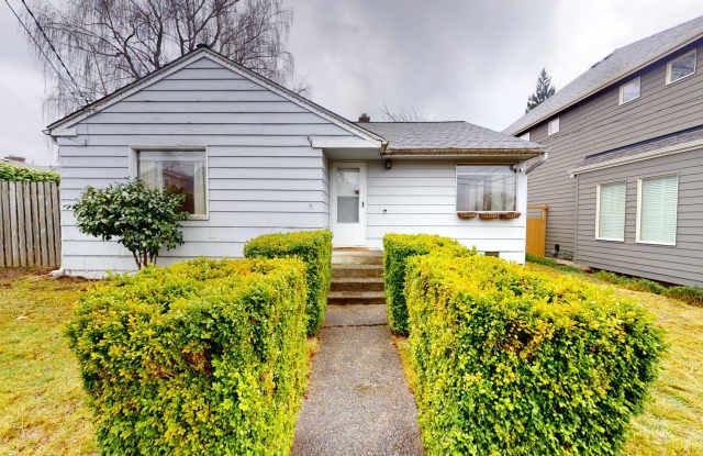 TWO BEDROOM RAMBLER IN KENNYDALE - GREAT LOCATION! Gallery 1