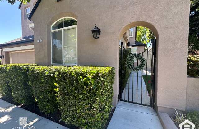Gorgeous and Spacious 4BR/3BA Home in Petaluma Gallery 3
