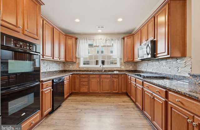 22725 BEACON CREST Terrace Gallery 3