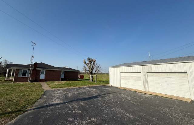 3 Bed/2 Bad House with detached 2 car garage/shop Gallery 3