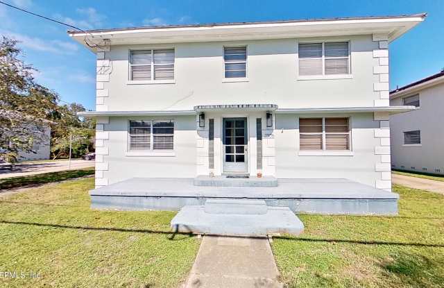 1305 LASALLE Street unit: 4 photos photos